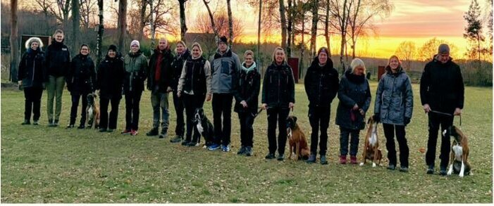 Die Teams am 22. November 2025 Die Teams am 22. November 2025 von links: Christine, Meike, Jasmin, Udo, Mareike LR-in), Florian (HF), Kirsten (GAW), Carmen, Carsten, Annika, Sigrid, Burgis, Sonja, Manni, - alles waren mit den Ergebnissen mehr als zufrieden.